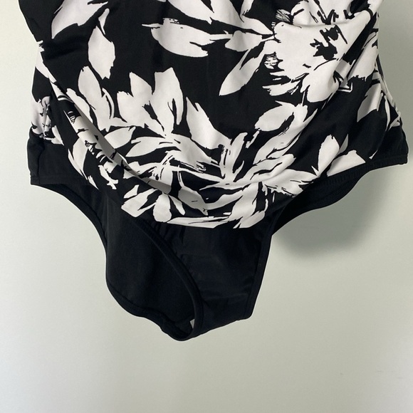Croft & Barrow One Piece, The Tummy Control Swimsuit Size 20 - Picture 5 of 12